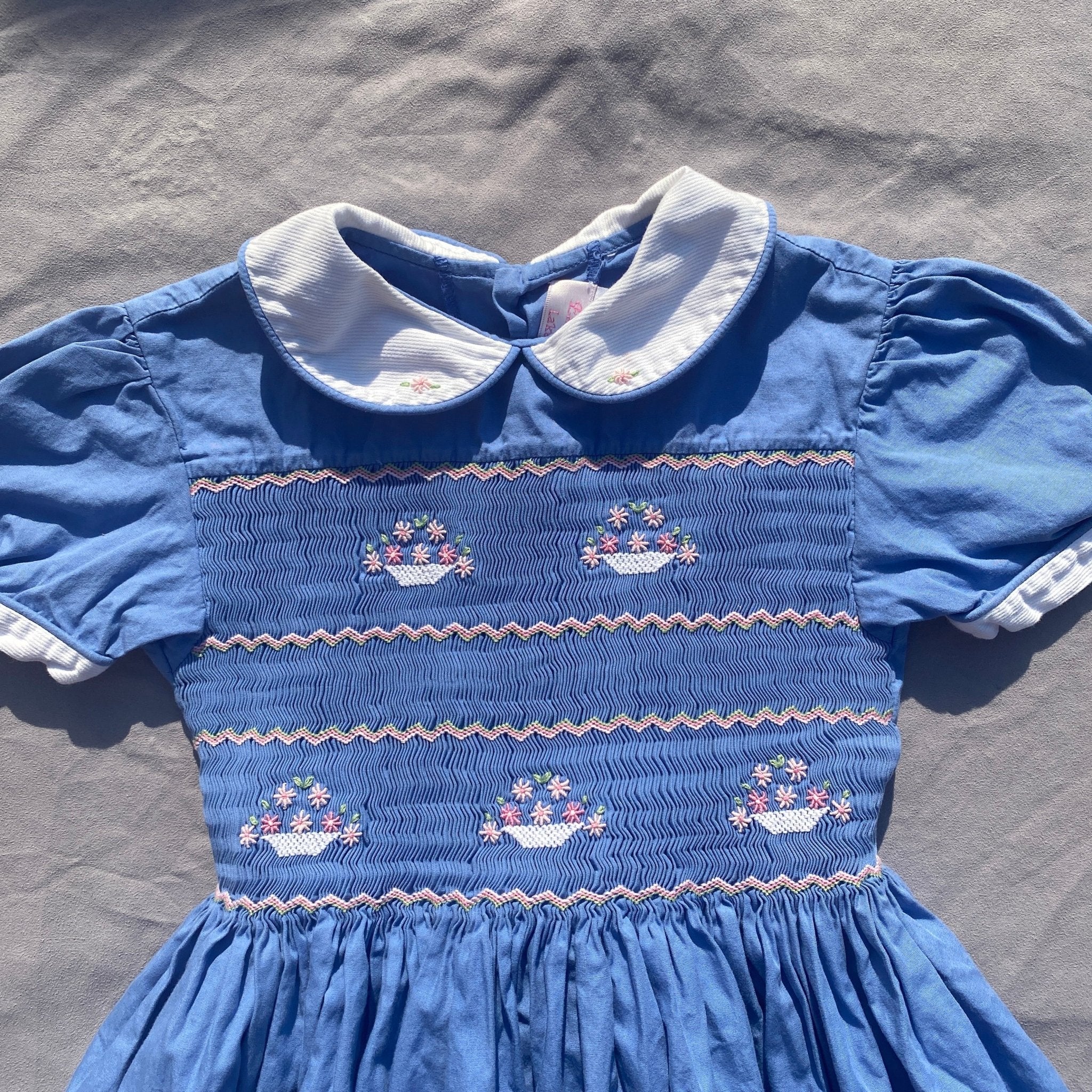 Online Vintage smocked dress with collar